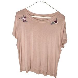 ⭐️Aero Seriously Soft Embroidered Flower T shirt L